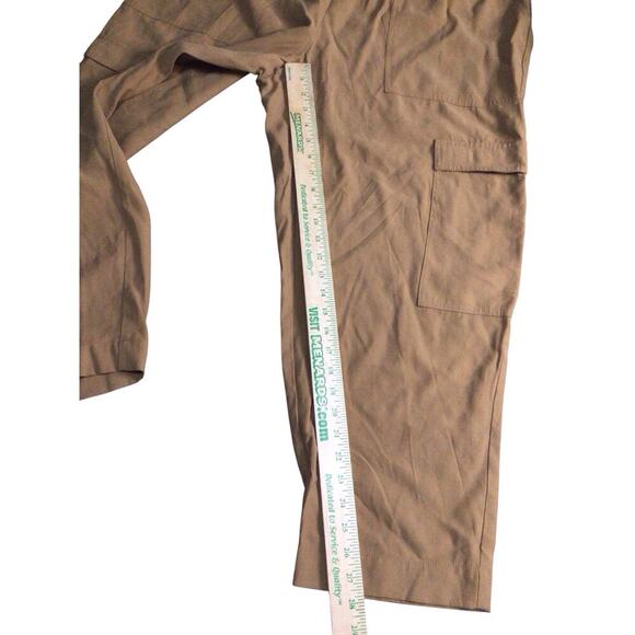 A New Day Women's Size XXL High-Rise Ankle Cargo Pants Elastic Waist Pockets Tan - Picture 9 of 10